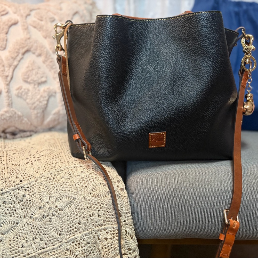 Dooney & Bourke NWOT Black Large Barlow Tote - Picture 4 of 9
